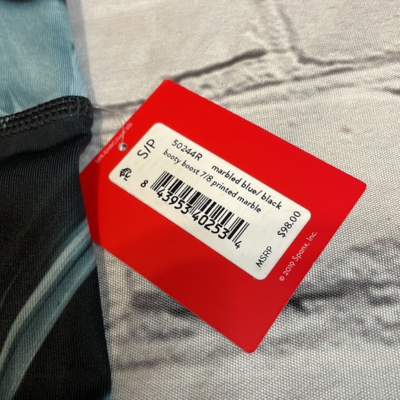 NWT Spanx Booty Boost 7/8 Printed Marble Leggings - Size Small - Picture 6 of 12